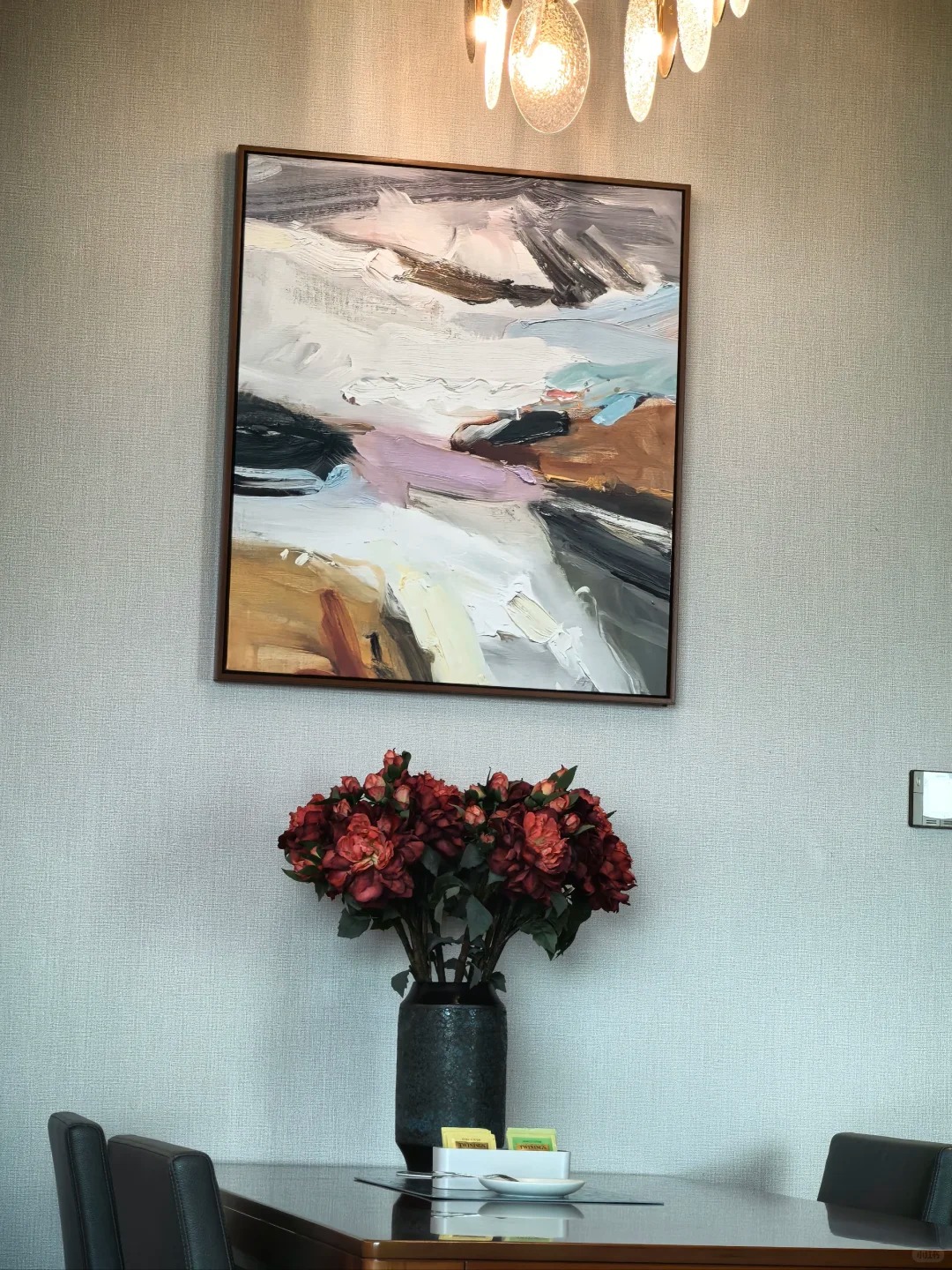 Artwork and flowers in patient room at GCCC